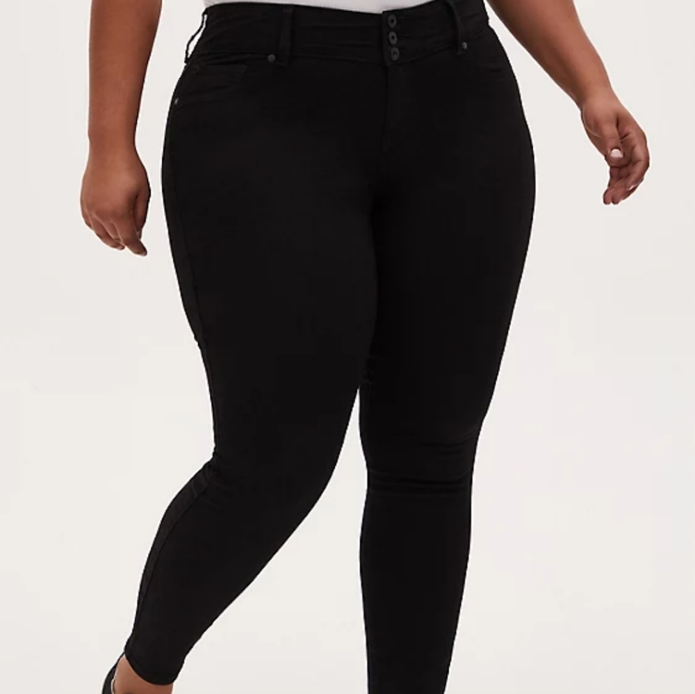 Torrid Jegging Super Stretch Black 22Short